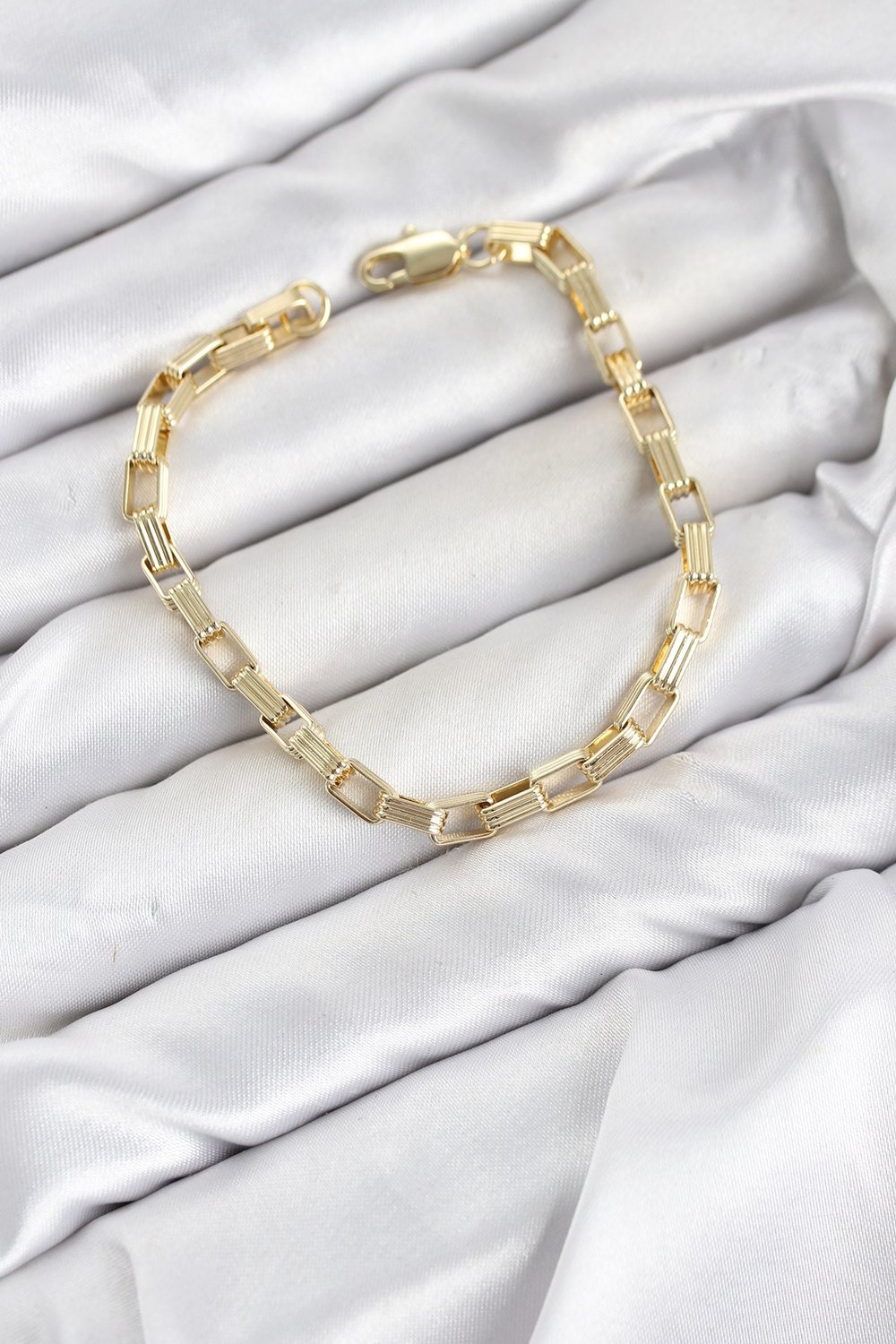 CM Kare Halka Model Gold Renk Pirinç Kadın Bileklik