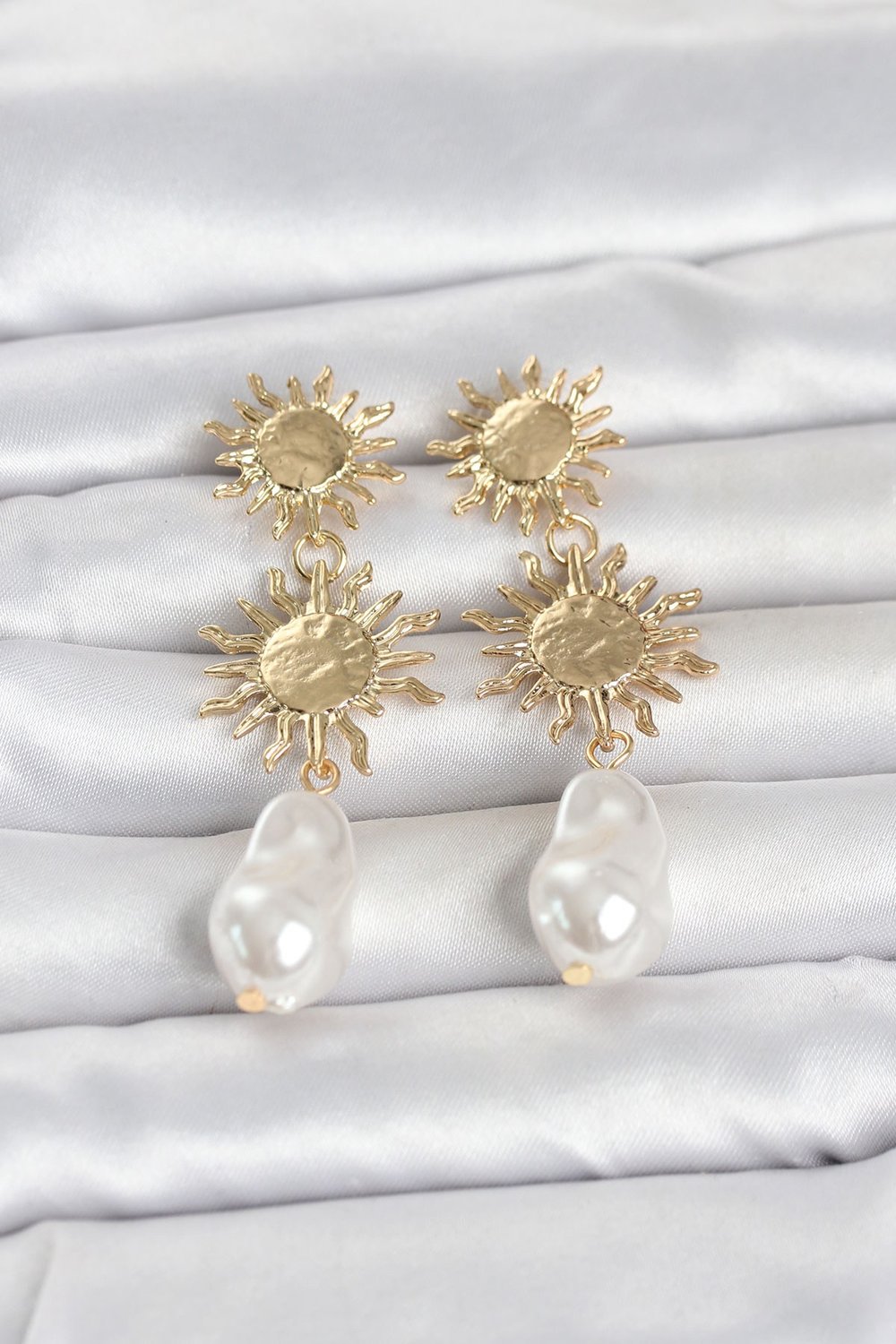 Gold Renk Pirinç Güneş Model Detaylı Kadın Küpe