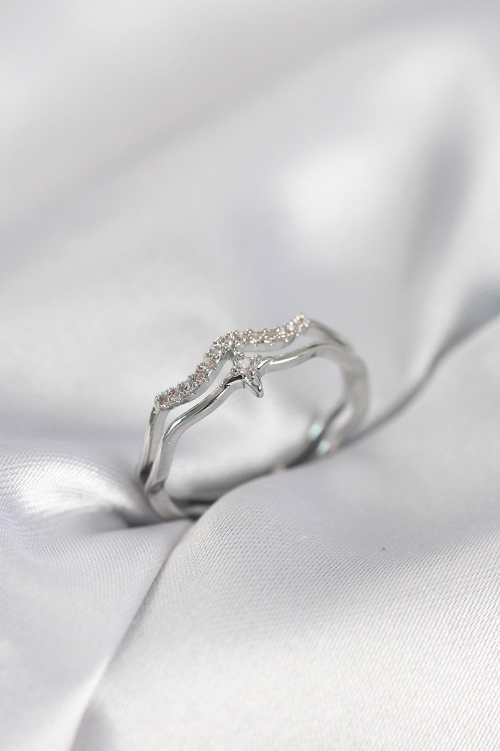 Minimal Yıldız Model Gümüş Renk Zirkon Taşlı Kadın Yüzük