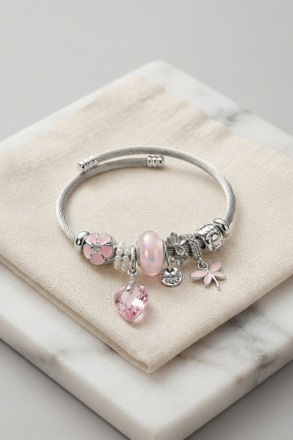 Pembe Kristal Kalp Charmlı Gümüş Renk Bileklik