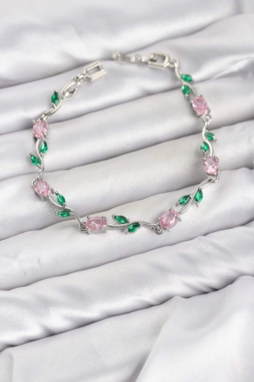 Pirinç Gümüş Renk Pembe Zirkon Taşlı Çiçek Model Kadın Bileklik