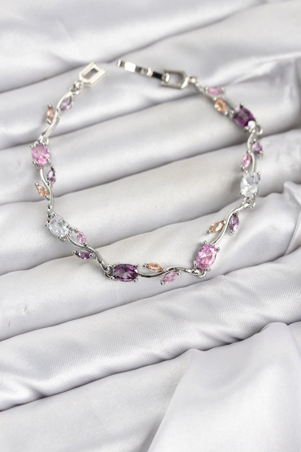 Pirinç Gümüş Renk Pembe ve Mor Zirkon Taşlı Çiçek Model Kadın Bileklik