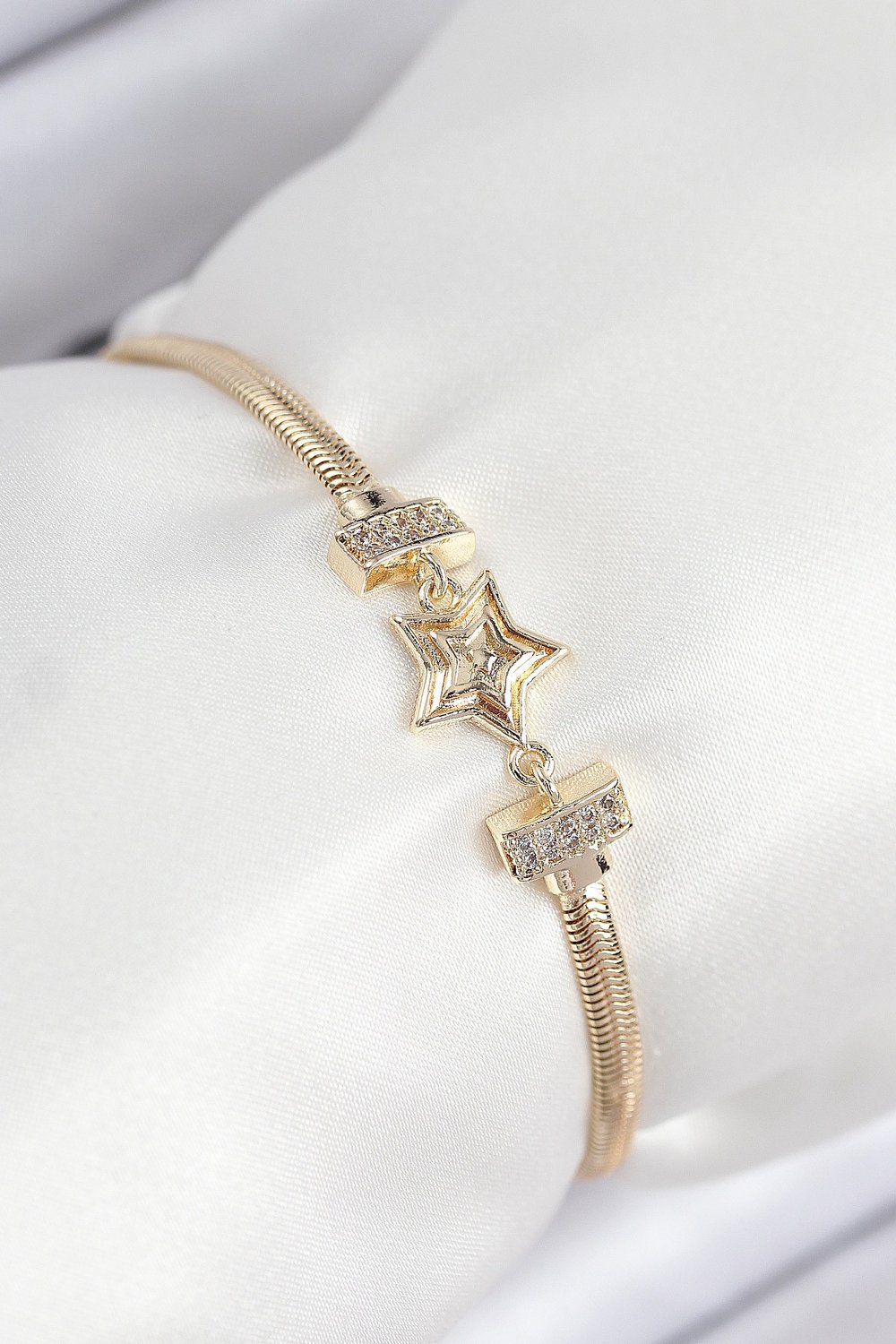 Pirinç Zirkon Taşlı Yıldız Model Gold Renk Kadın Bileklik