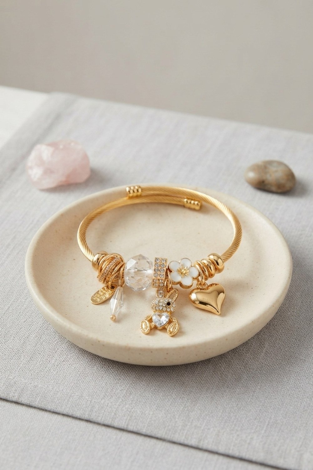 Tavşan Model Gold Renk Beyaz Charmlı Bileklik
