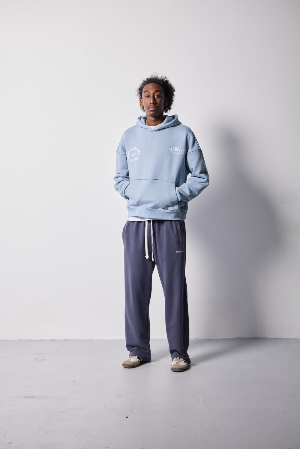 100% PAMUKLU DİYAGONAL BEBE MAVİ CROPPED FIT HOODIE
