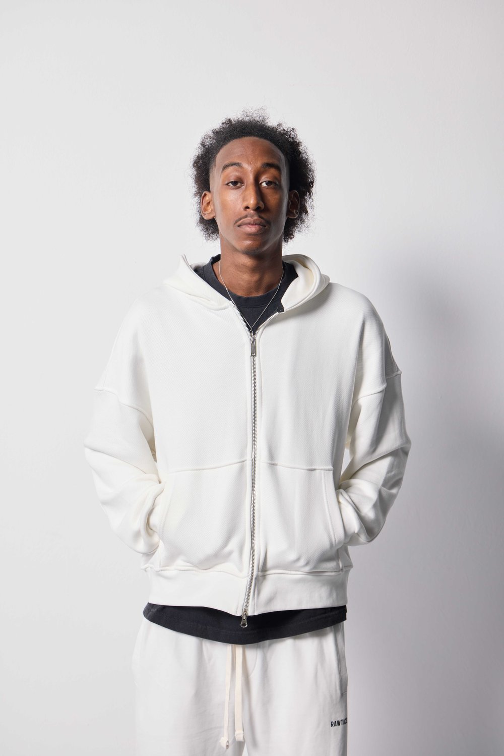 %100 PAMUKLU DİYAGONAL BEYAZ CROP FIT ZIP HOODIE