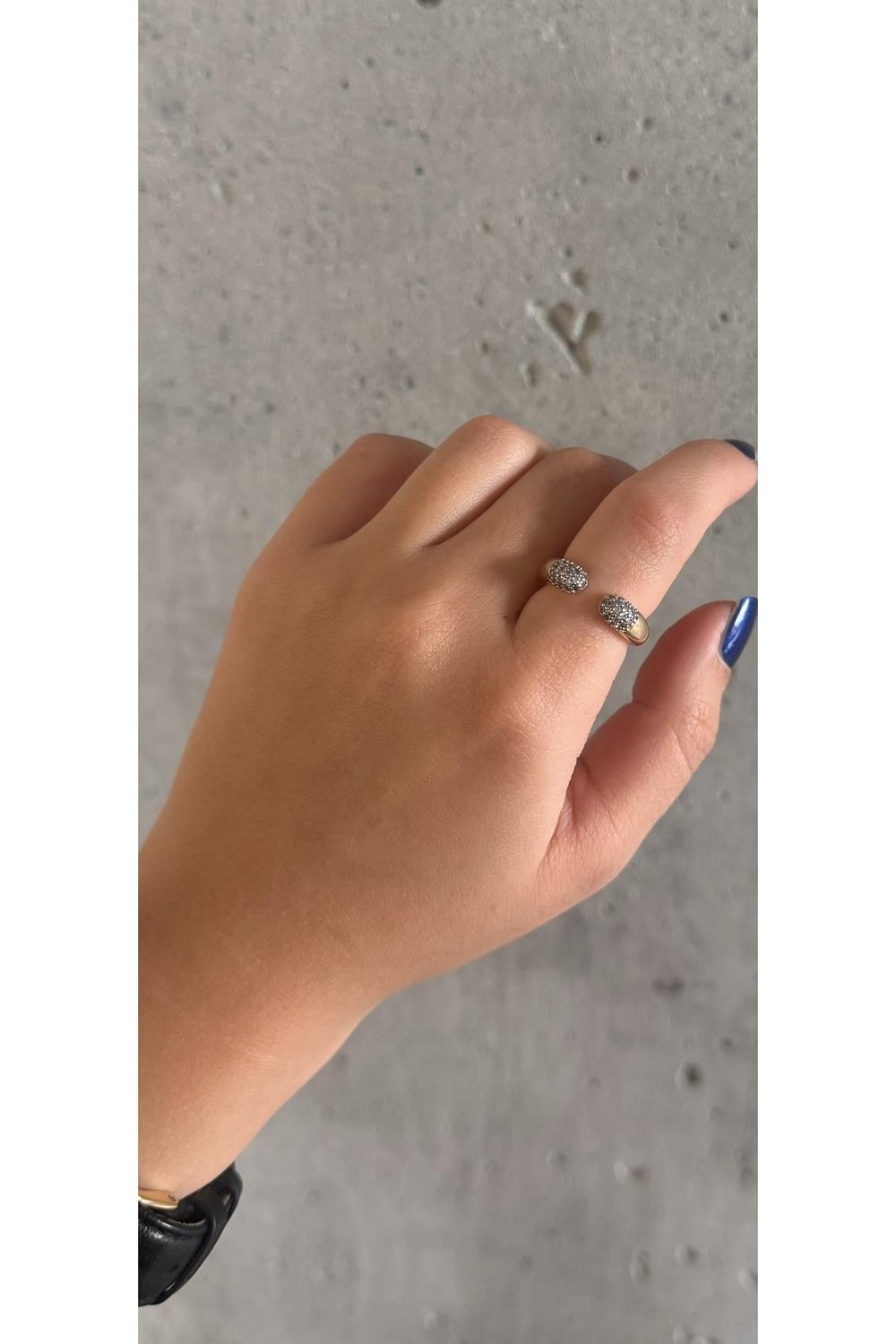 Ayarlanabilir zirkon taşlı tasarım yüzük