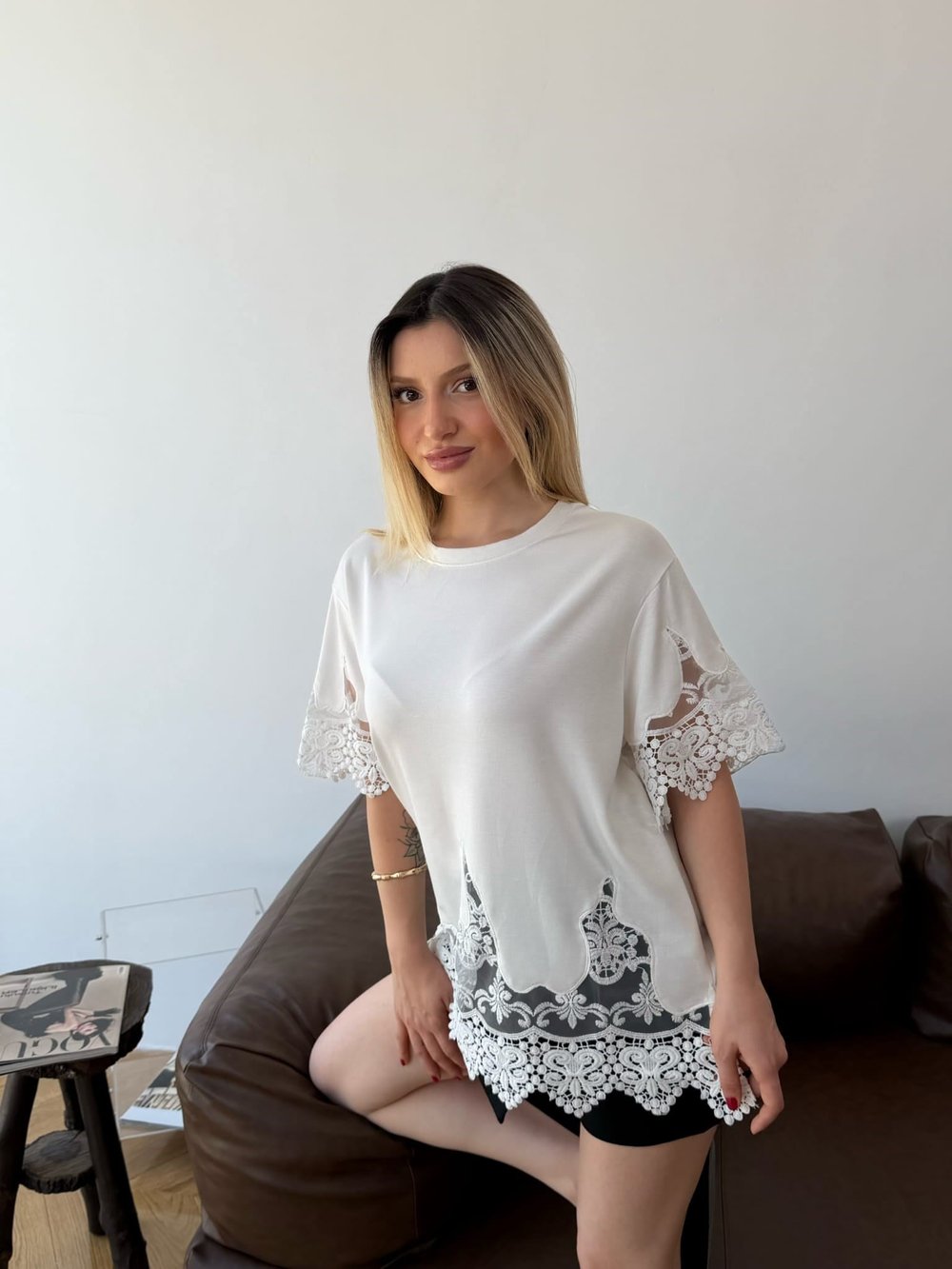 Kadın Dantel İşlemeli Oversize T-Shirt