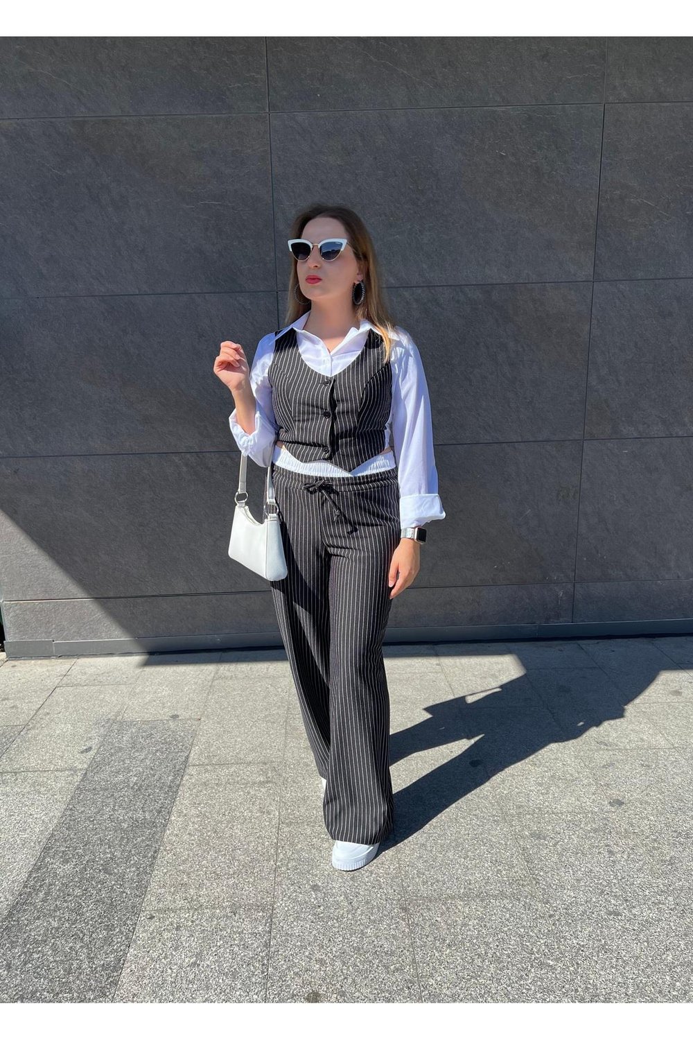 Siyah Çizgili Gömlek Ve Pantolon Takım
