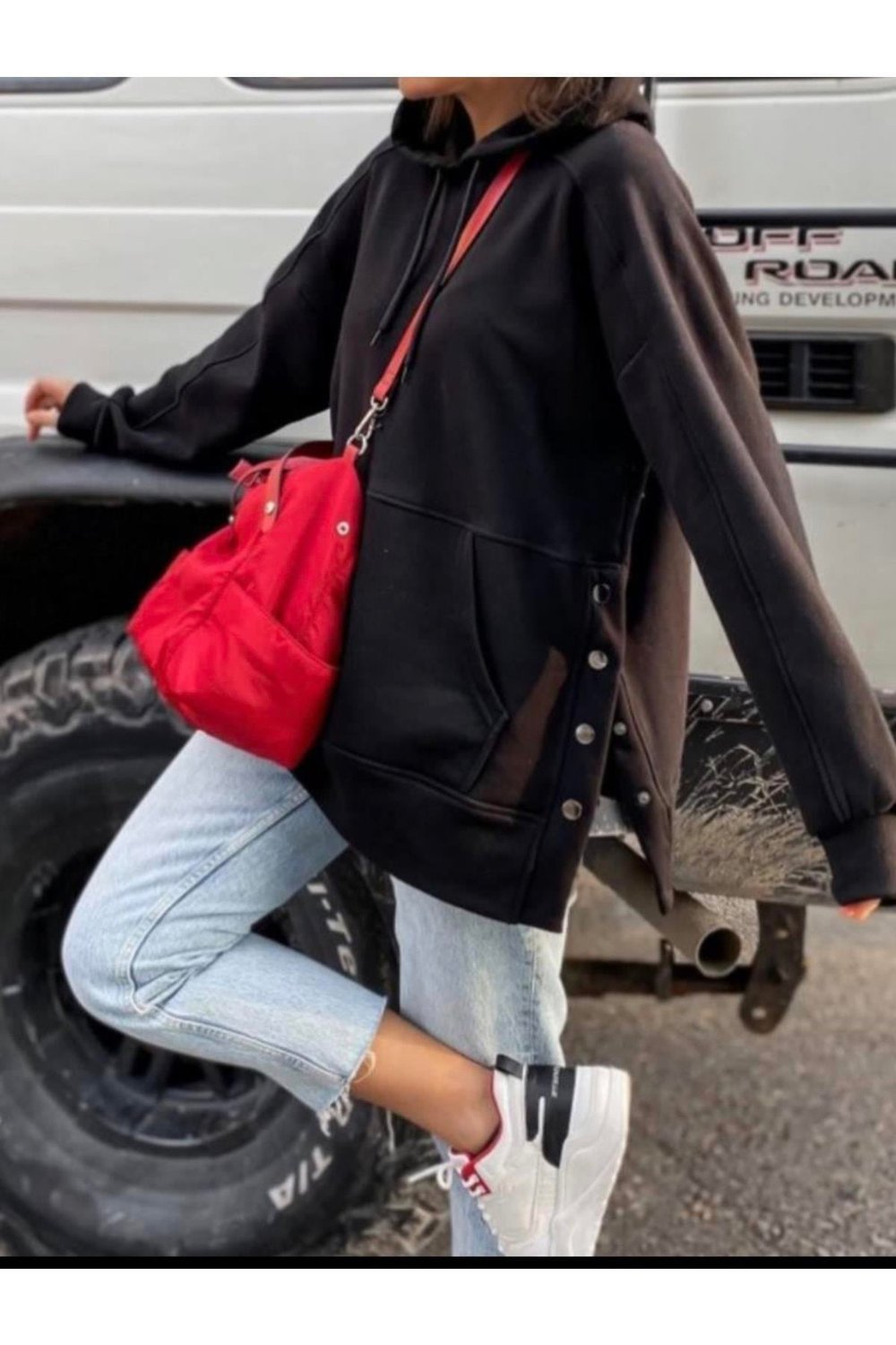 Siyah Kapüşonlu Içi Polarlı Oversize Sweatshirt