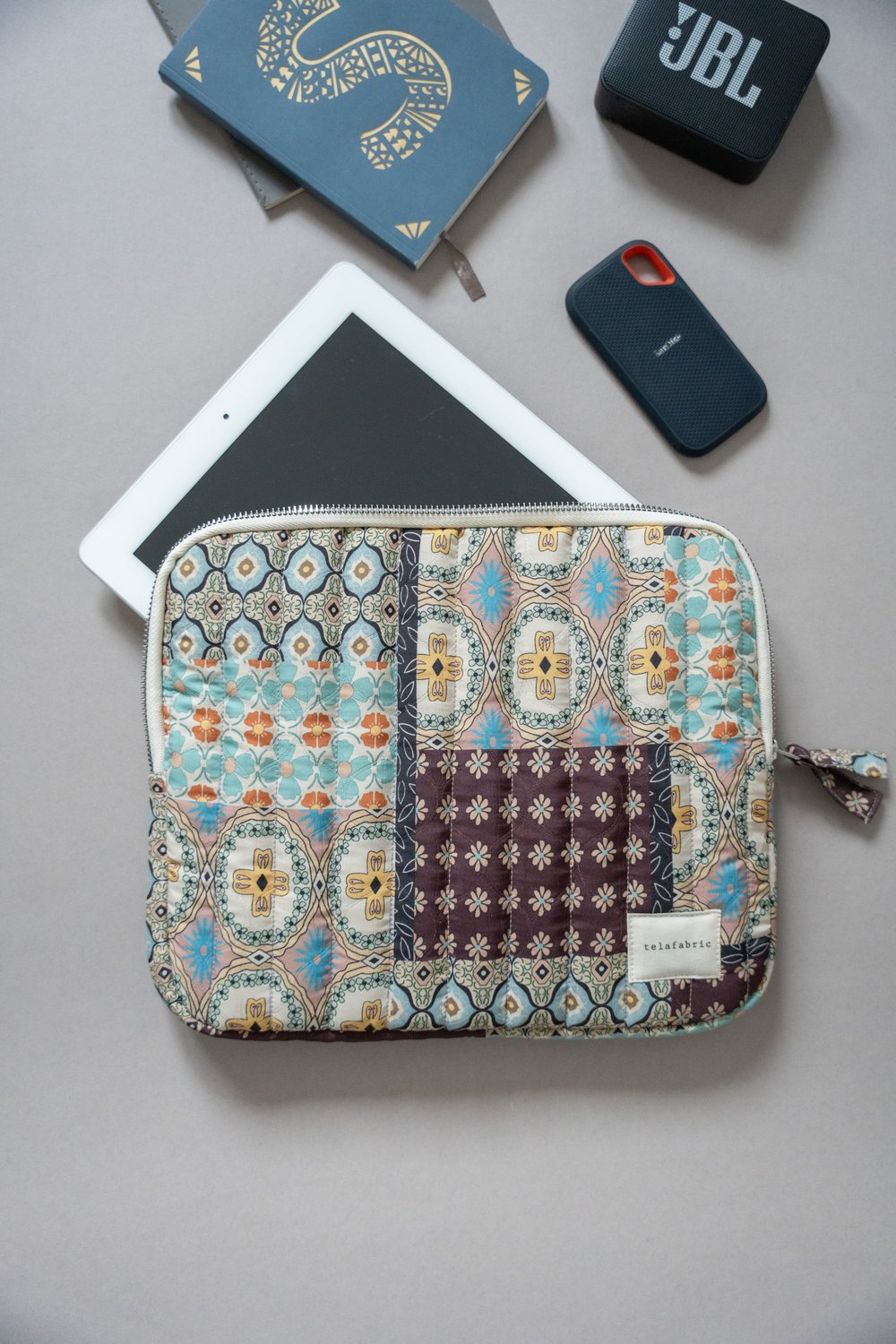 PATCHWORK DESENLİ TABLET ÇANTASI