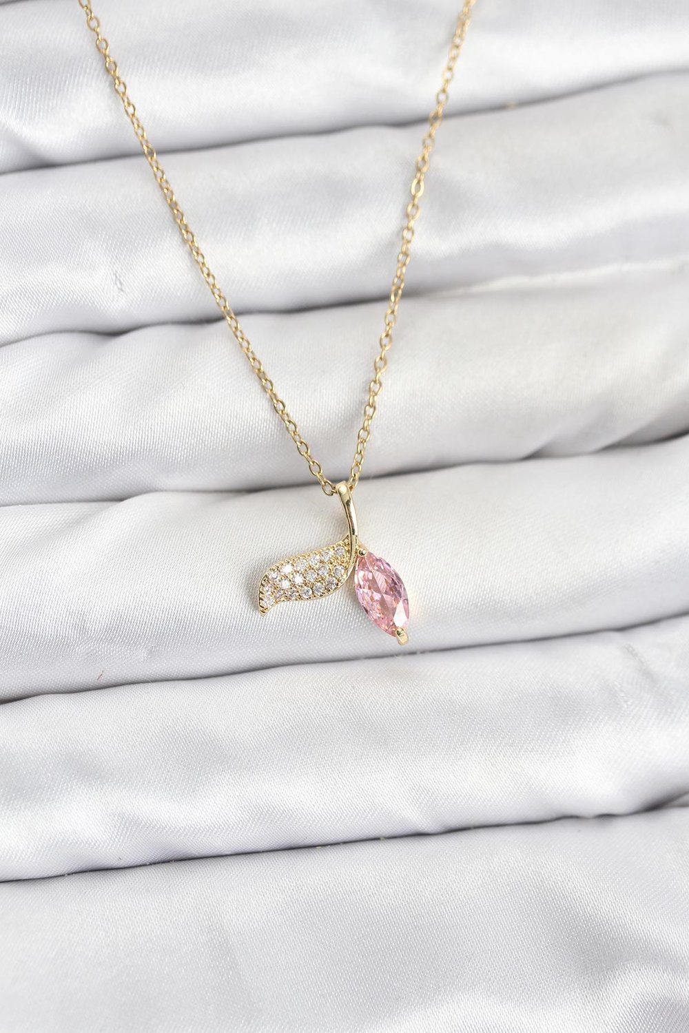 316L Çelik Zincir Gold Renk Balık Kuyruğu Model Zirkon Taşlı Kadın Kolye
