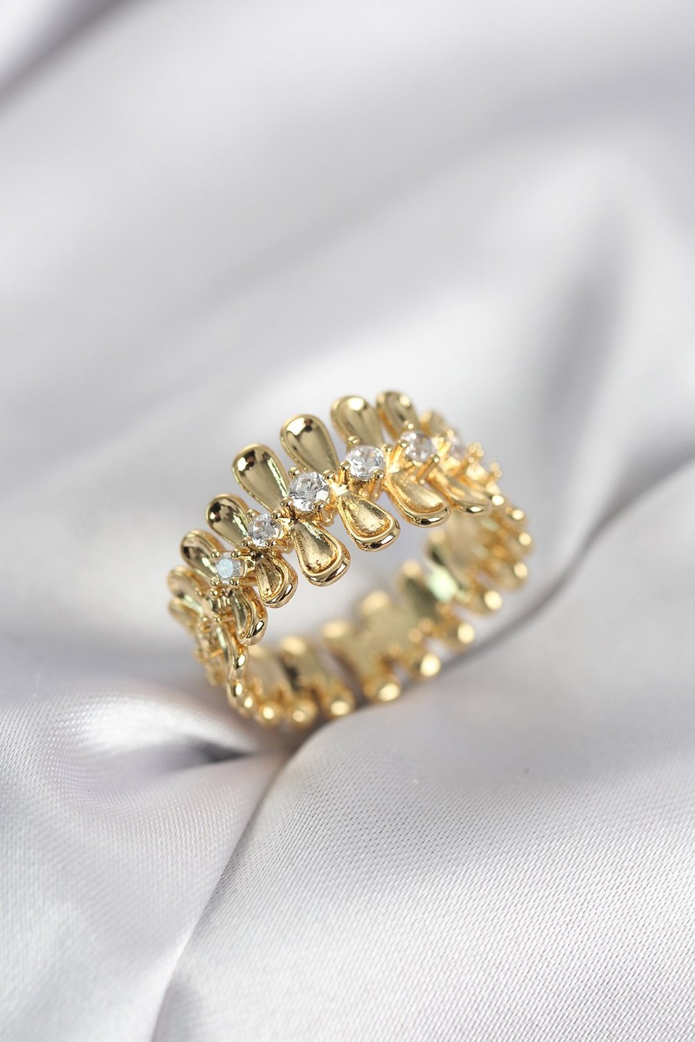 Gold Renk Zirkon Taşlı Sıralı Damla Model Kadın Yüzük