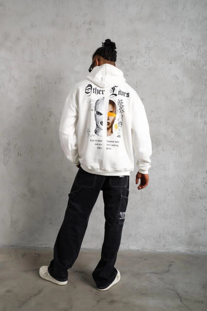Erkek Oversize Üç İplik Şardonlu Kapüşonlu Sweatshirt – Beyaz “Other Lives” Ön ve Arka Baskılı, Kanguru Cepli, Ribanalı Rahat Kışlık Model Beyaz