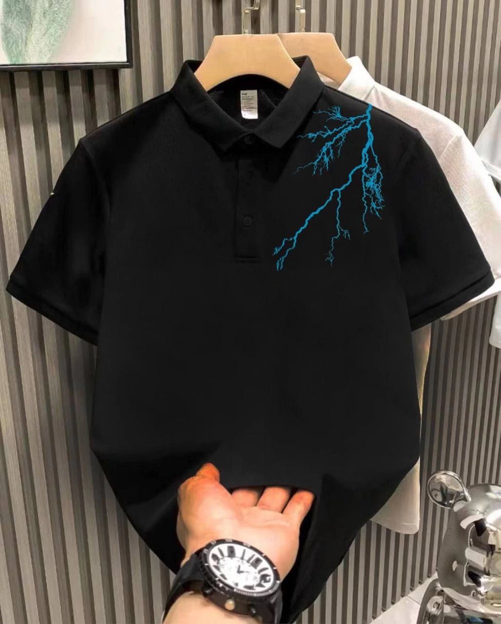 Erkek Yakası Düğmeli Baskılı T-Shirt - Siyah