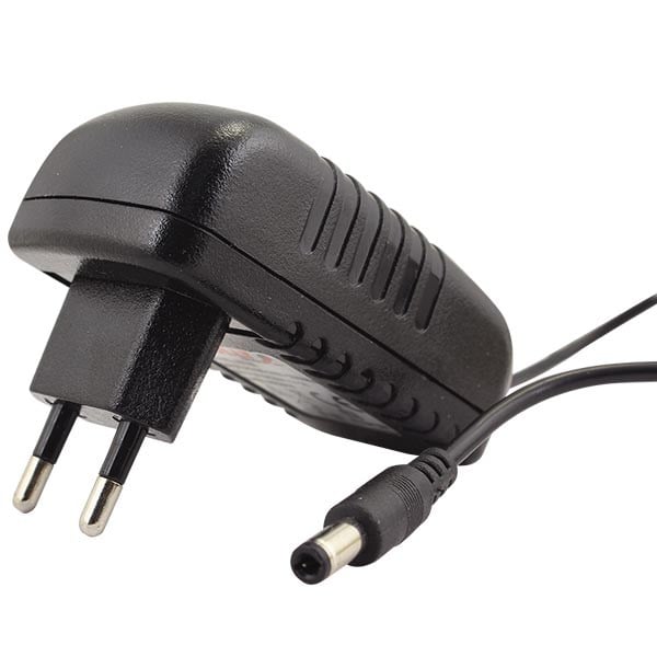 POWERMASTER PM-6983 20 VOLT - 1 AMPER 5.5*2.5 MM UÇLU PRİZ TİPİ ADAPTÖR