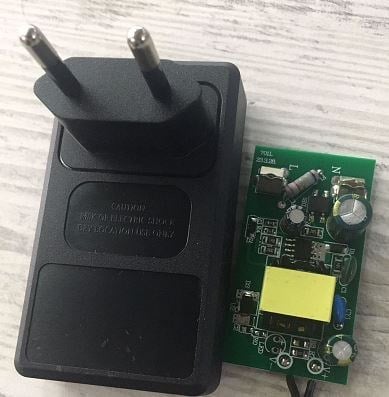WEKO 12 VOLT - 2 AMPER YERLİ ÜRETİM PLASTİK KASA + PCB BOARD PRİZ TİPİ KABLOSUZ ADAPTÖR