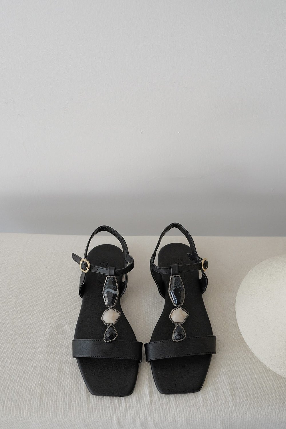 Taşlı Düz Taban Sandalet