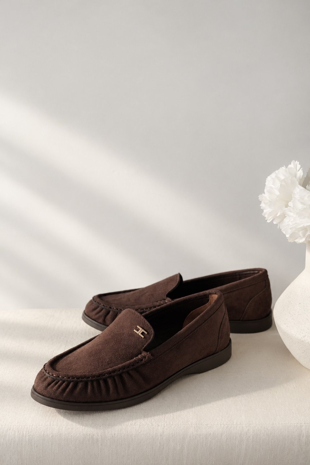 Gold Aksesuarlı Düz Taban Loafer