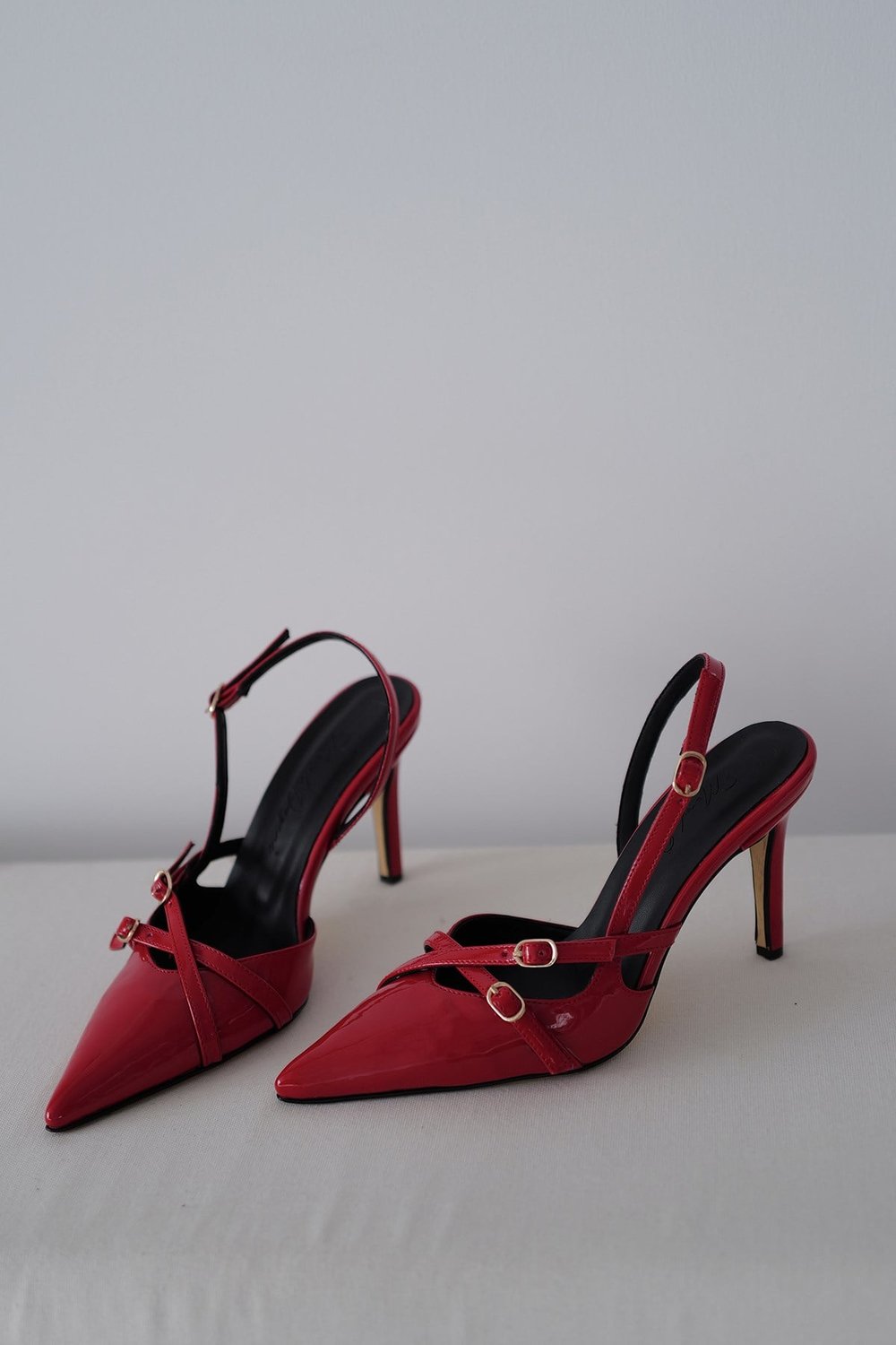 Çapraz Tokalı Stiletto