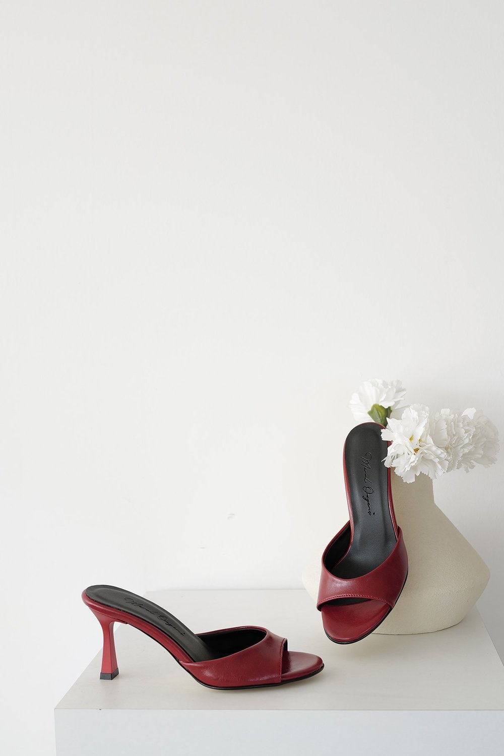 Oval Bantlı Terlik