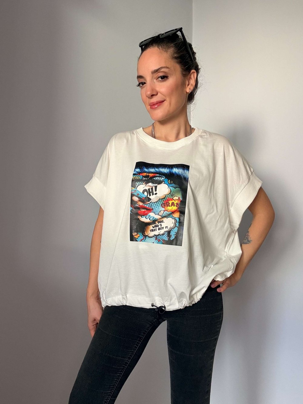 Beyaz Paint Girl Baskılı Alttan Büzmeli Tişört