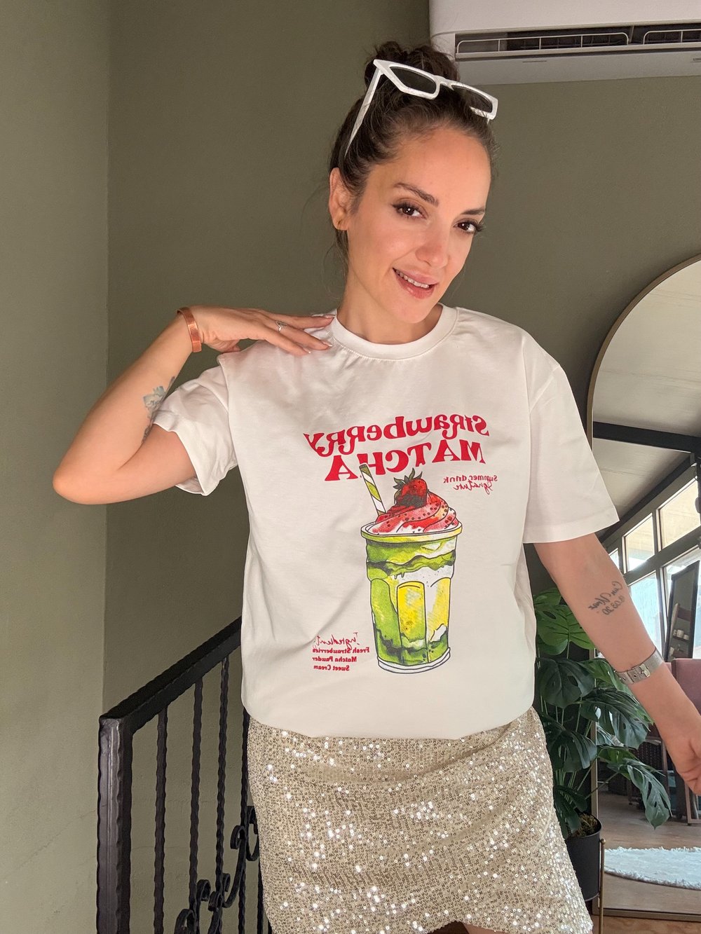 Ekru Strawberry Matcha Baskılı Tişört