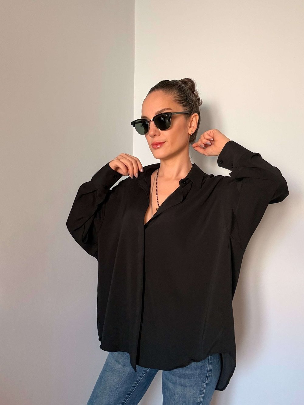 Siyah Gizli Düğmeli Oversize Saten Gömlek