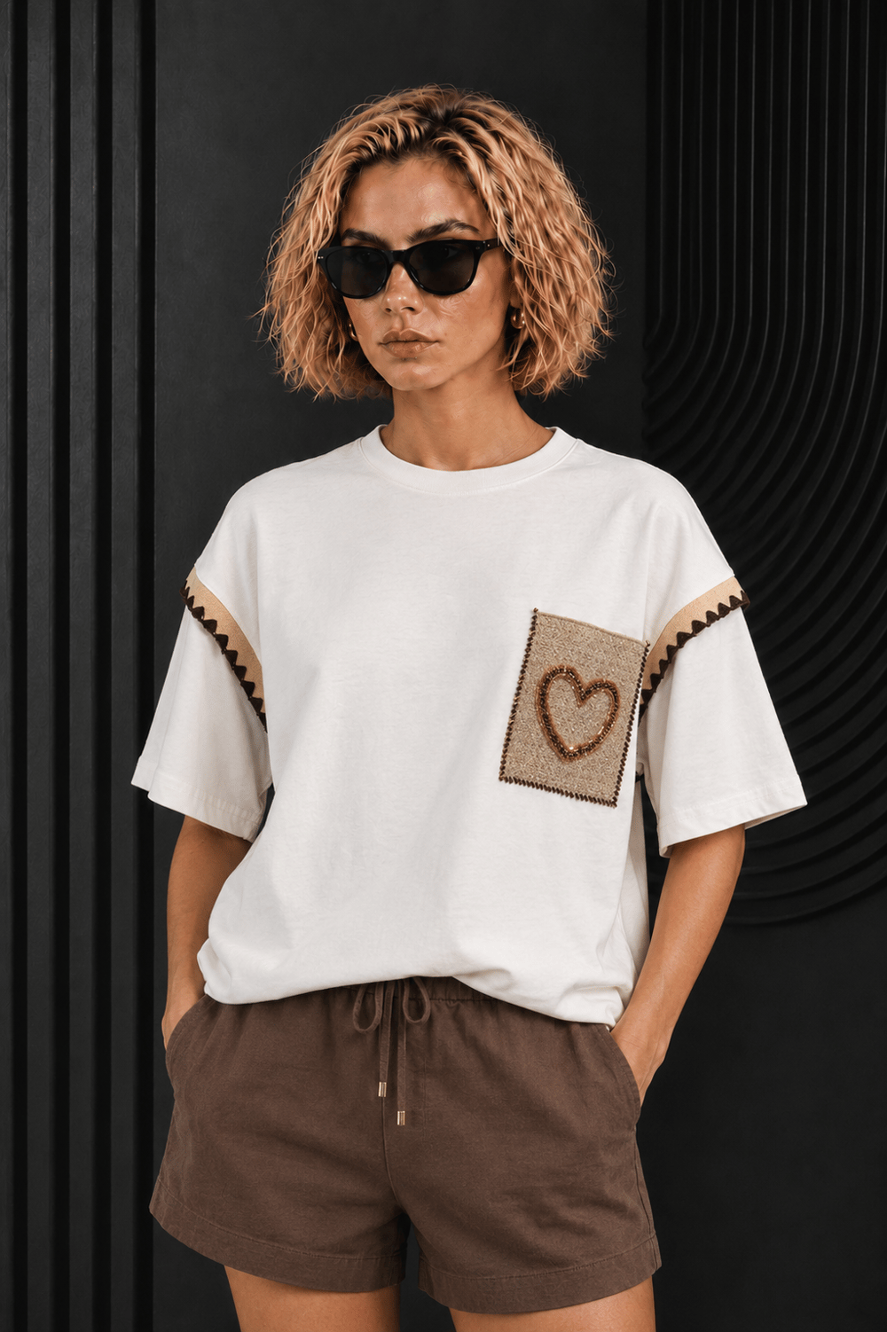 Beyaz %100 Pamuk Oversize Kalp Cep Detaylı Rahat Kesim T-Shirt