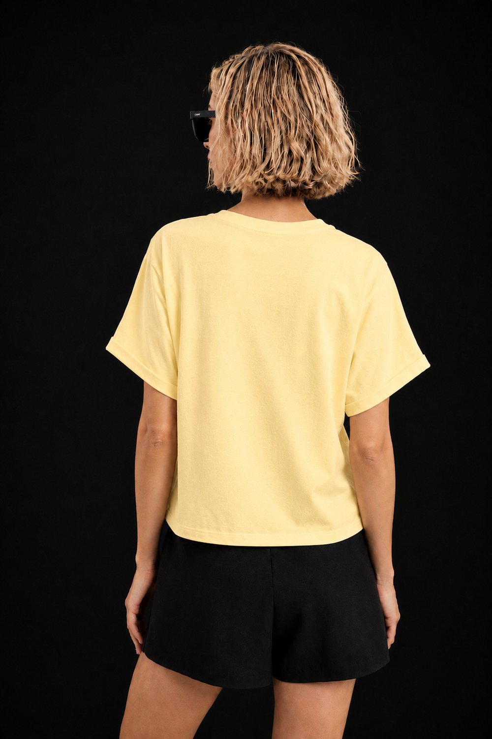 Sarı Pamuklu Bisiklet Yaka Rahat Kalıp Papatya Nakışlı T-Shirt