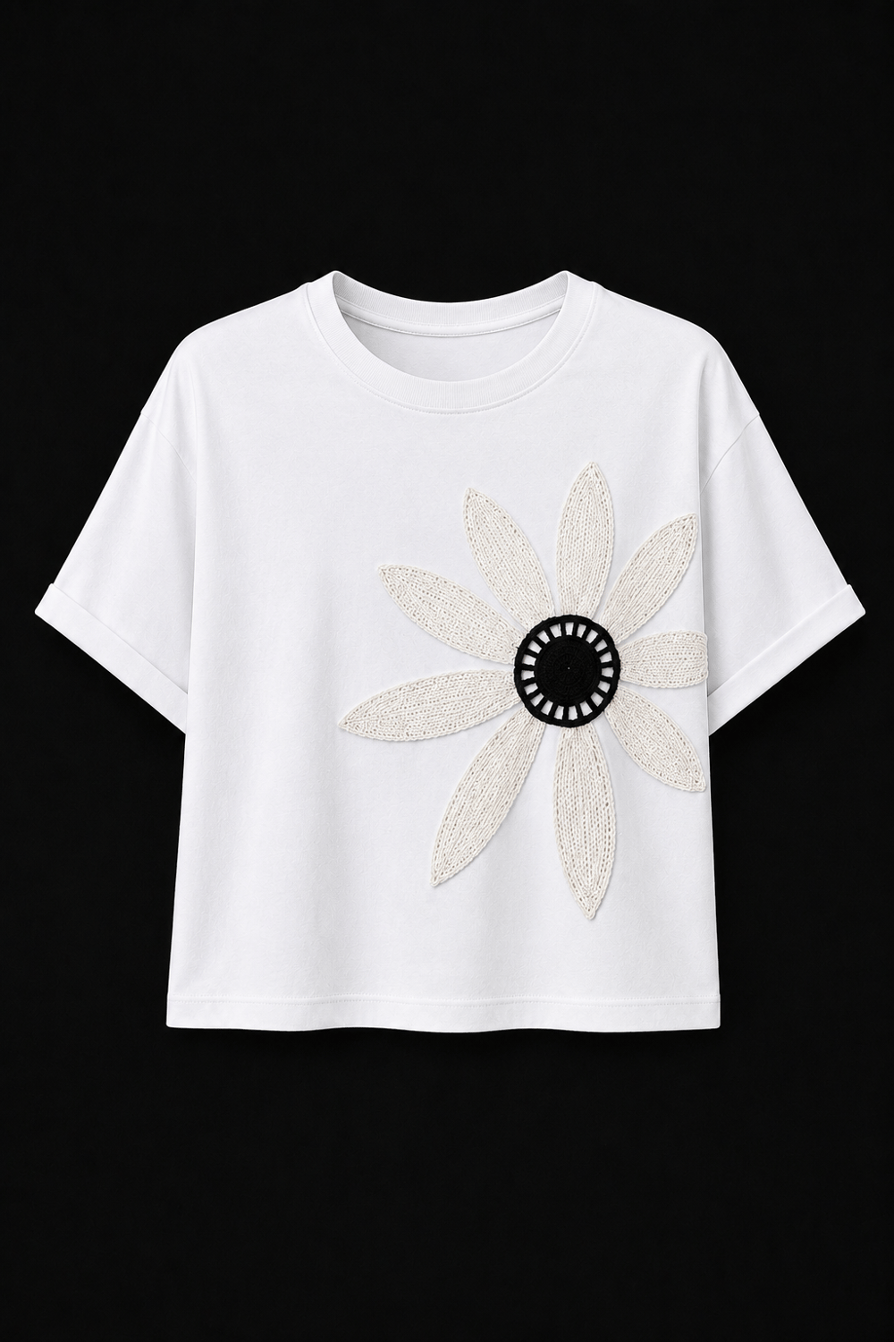 Krem Pamuklu Bisiklet Yaka Rahat Kalıp Papatya Nakışlı T-Shirt