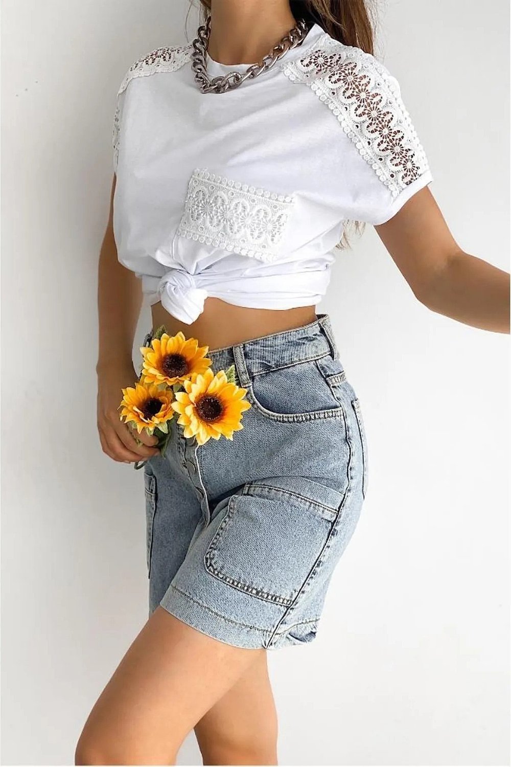 Kadın Beyaz Bisiklet Yaka Dantel Detaylı Tasarım %100 Pamuk T-shirt