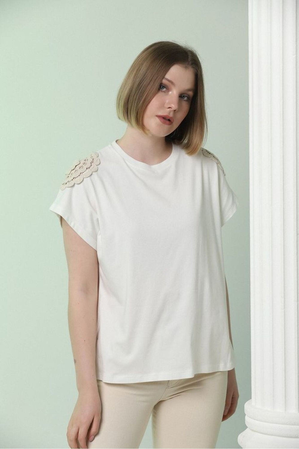 Kadın Trend Omuzu Krem Dantelli Beyaz %95 Pamuk T-Shirt