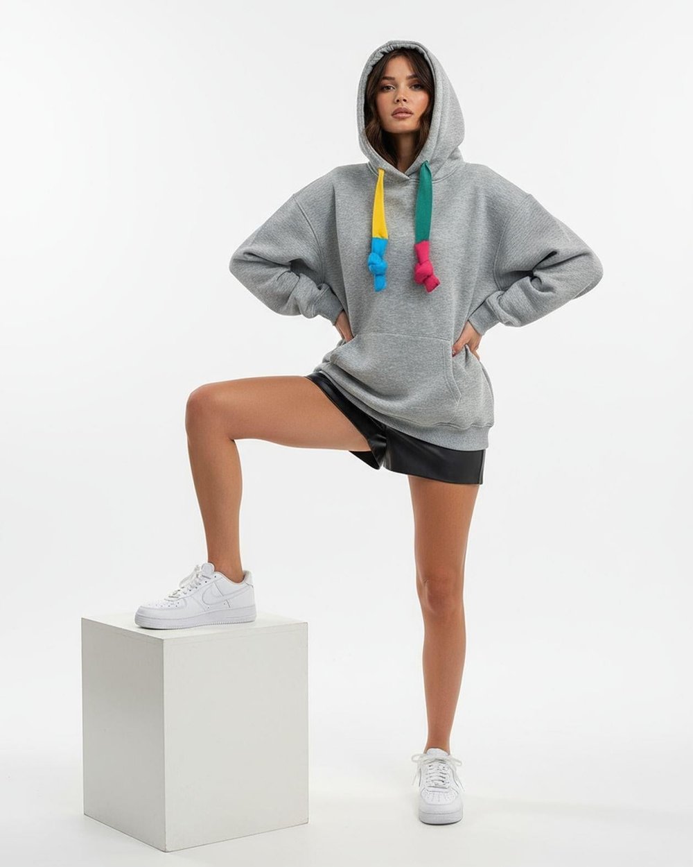 Kapşonlu Oversize PonPon Bağcıklı Sweatshirt Gri