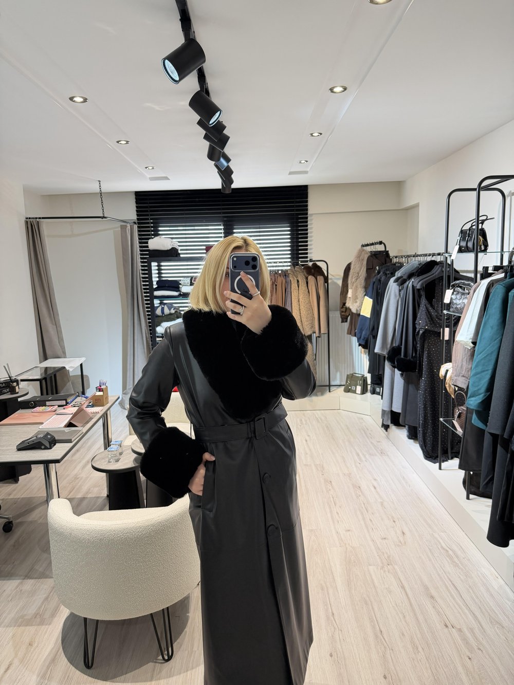 Kürklü Beli Kuşaklı Deri Kaban Siyah