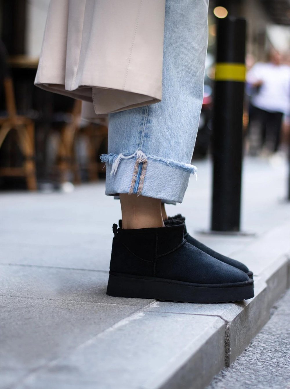 Extra Shoes İstanbul Mini Siyah Süet İçi Kürklü Kalın Taban Kadın Bot