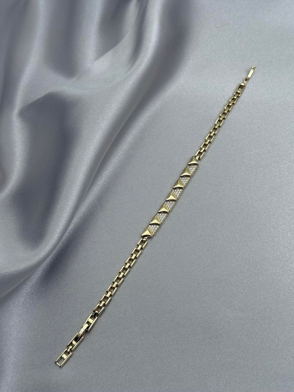 Xuping 14K Minimal Üçgen Kordon Model Zirkon Taşlı Gold Bileklik