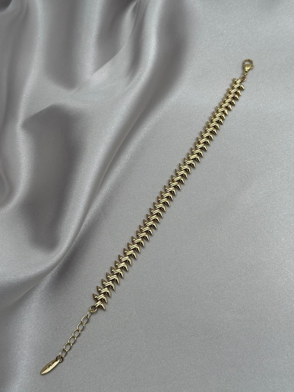 Xuping 14K Sıralı Çivi Model Gold Bileklik