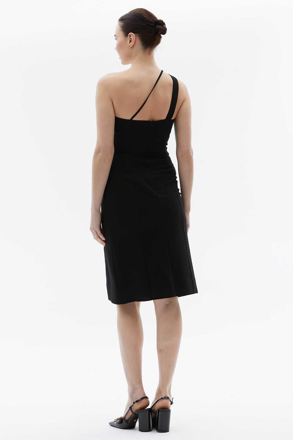 Asimetrik Yaka Cut Out Detaylı Elbise  /  SİYAH