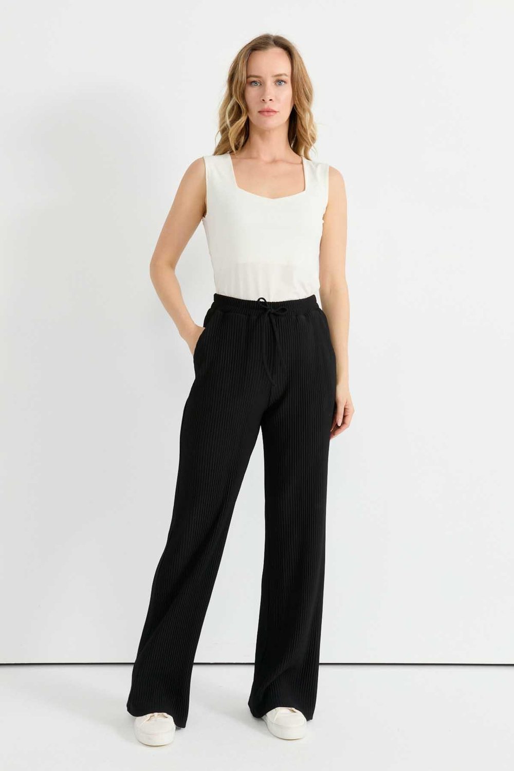 Beli Lastikli Kendinden Plise Pantolon  /  SİYAH