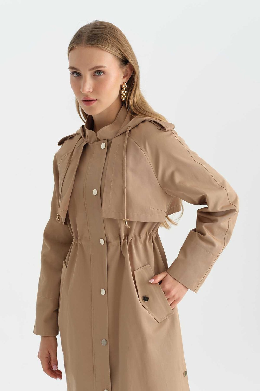 Rüzgarlıklı Yanları Çıtçıtlı Kapüşonlu Trençkot  /  CAMEL