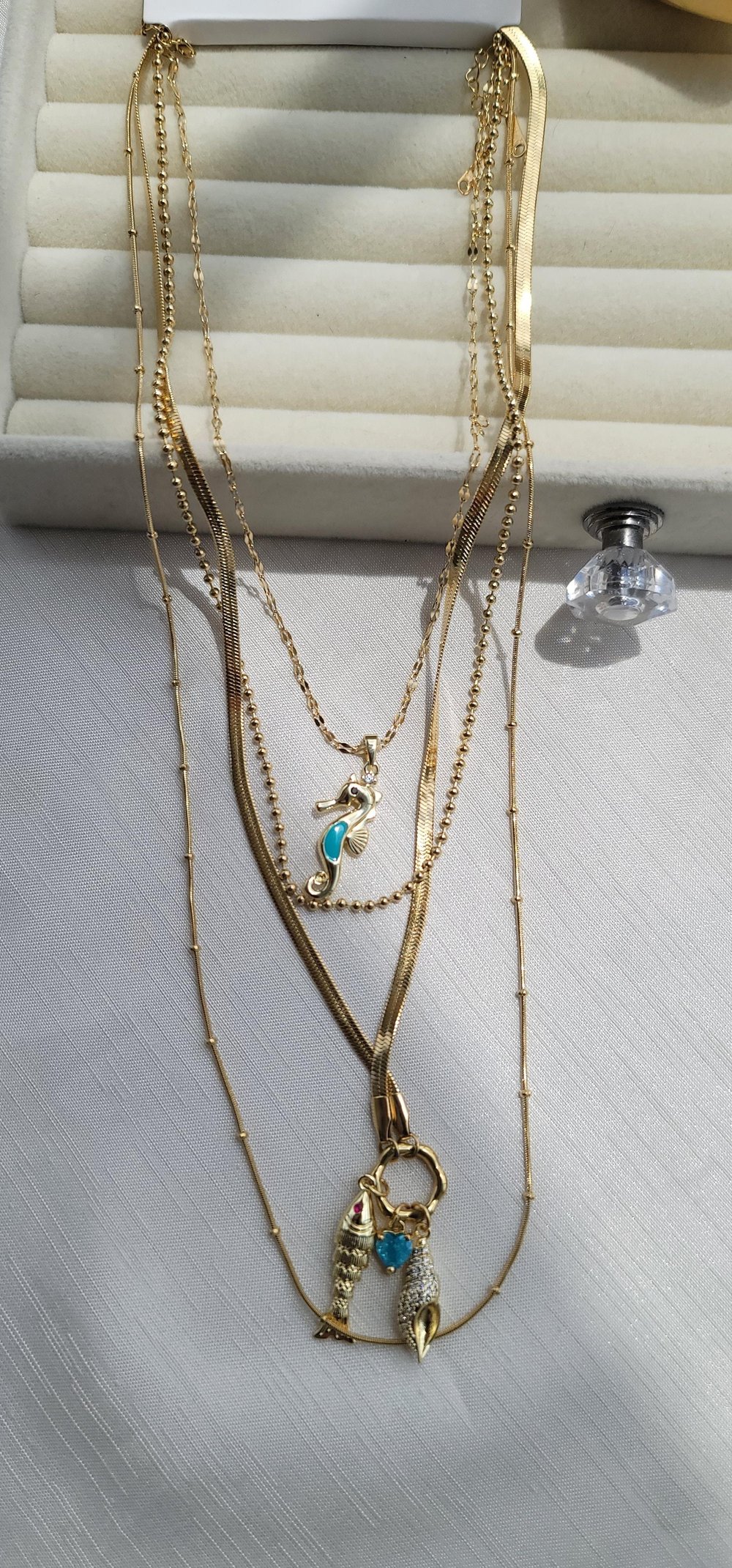 Gold deniz atı detaylı çoklu kolye