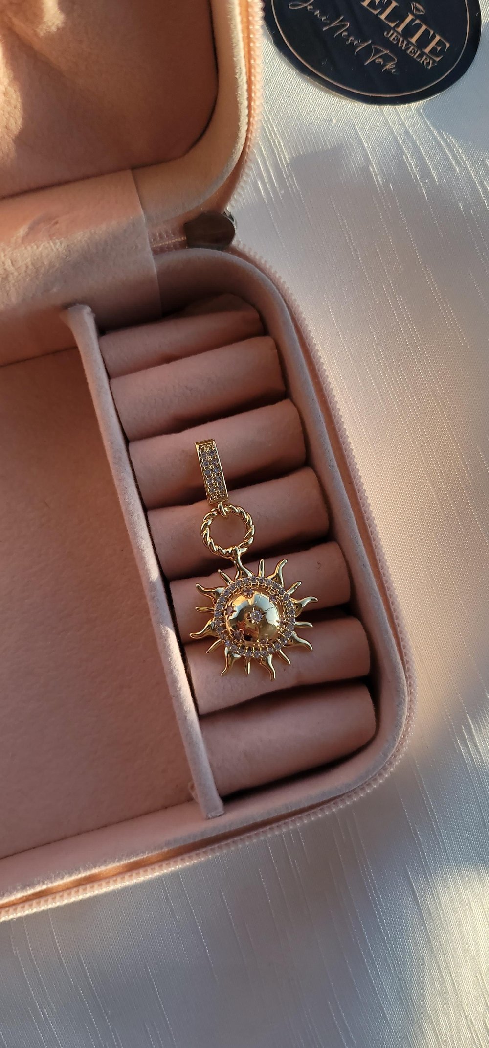 Gold güneş charm