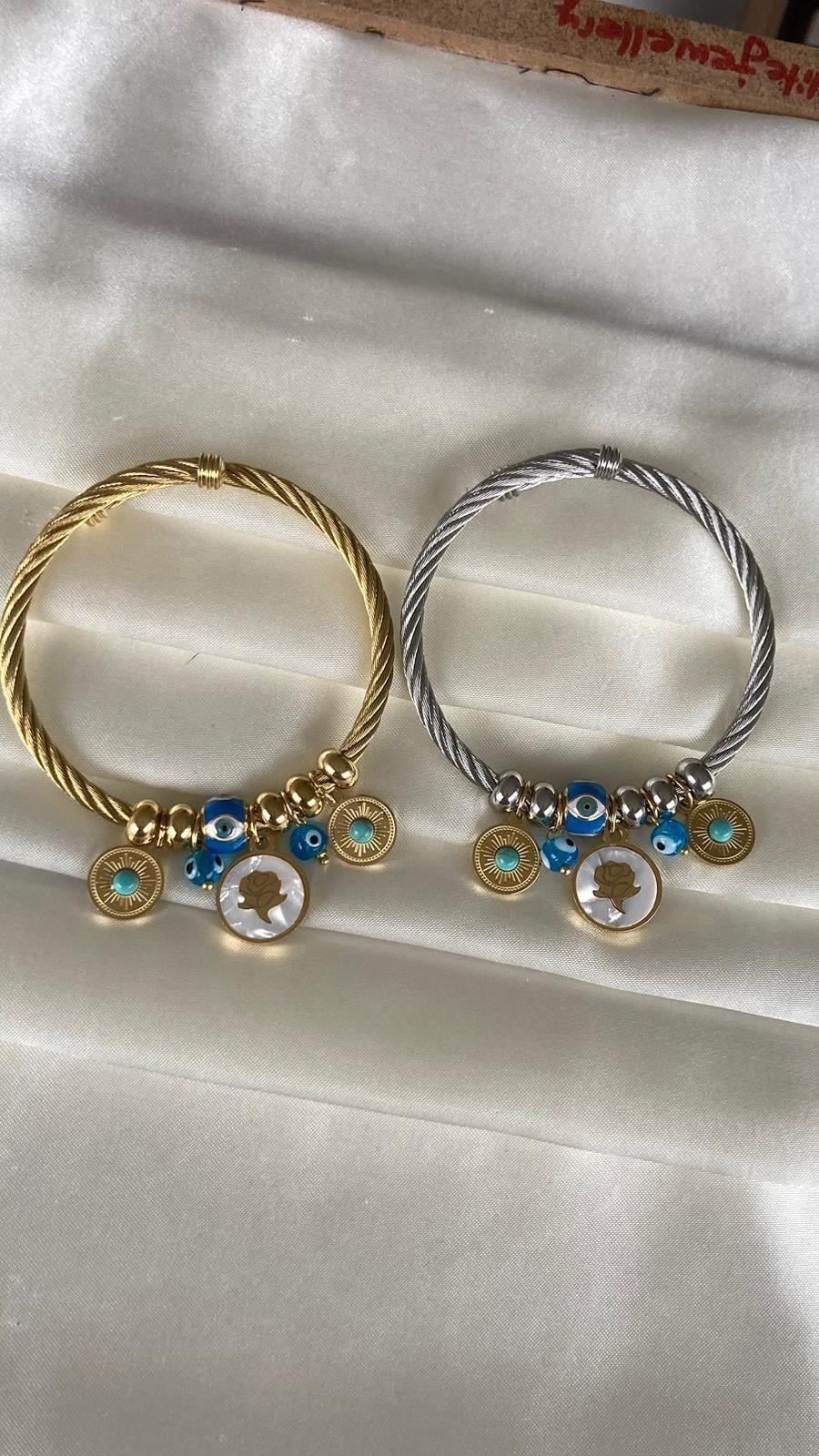 Gül detaylı charm bileklik