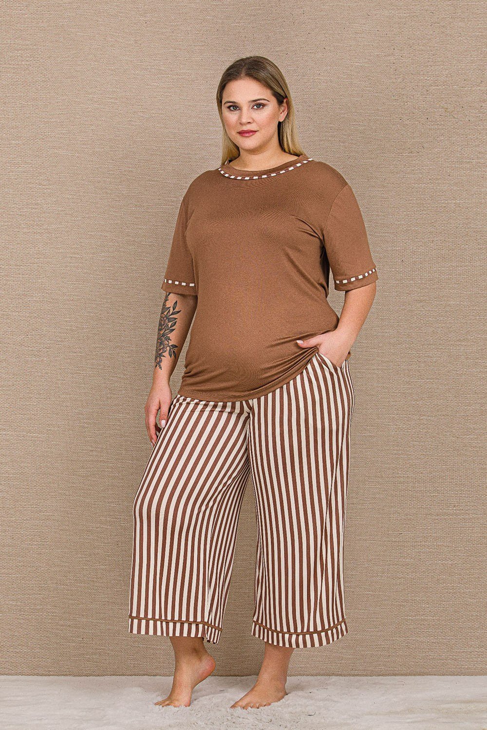 Altı Çizgili Büyük Beden Kapri Pijama Takımı