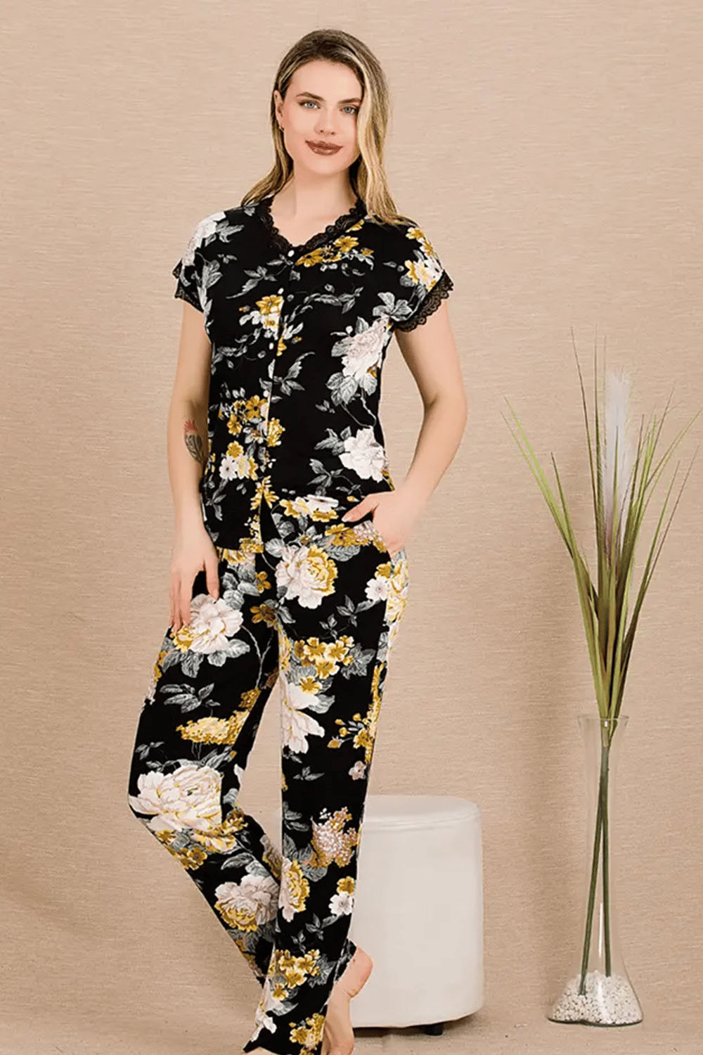 Büyük Çiçekli Dantelli Bayan Pijama Takımı