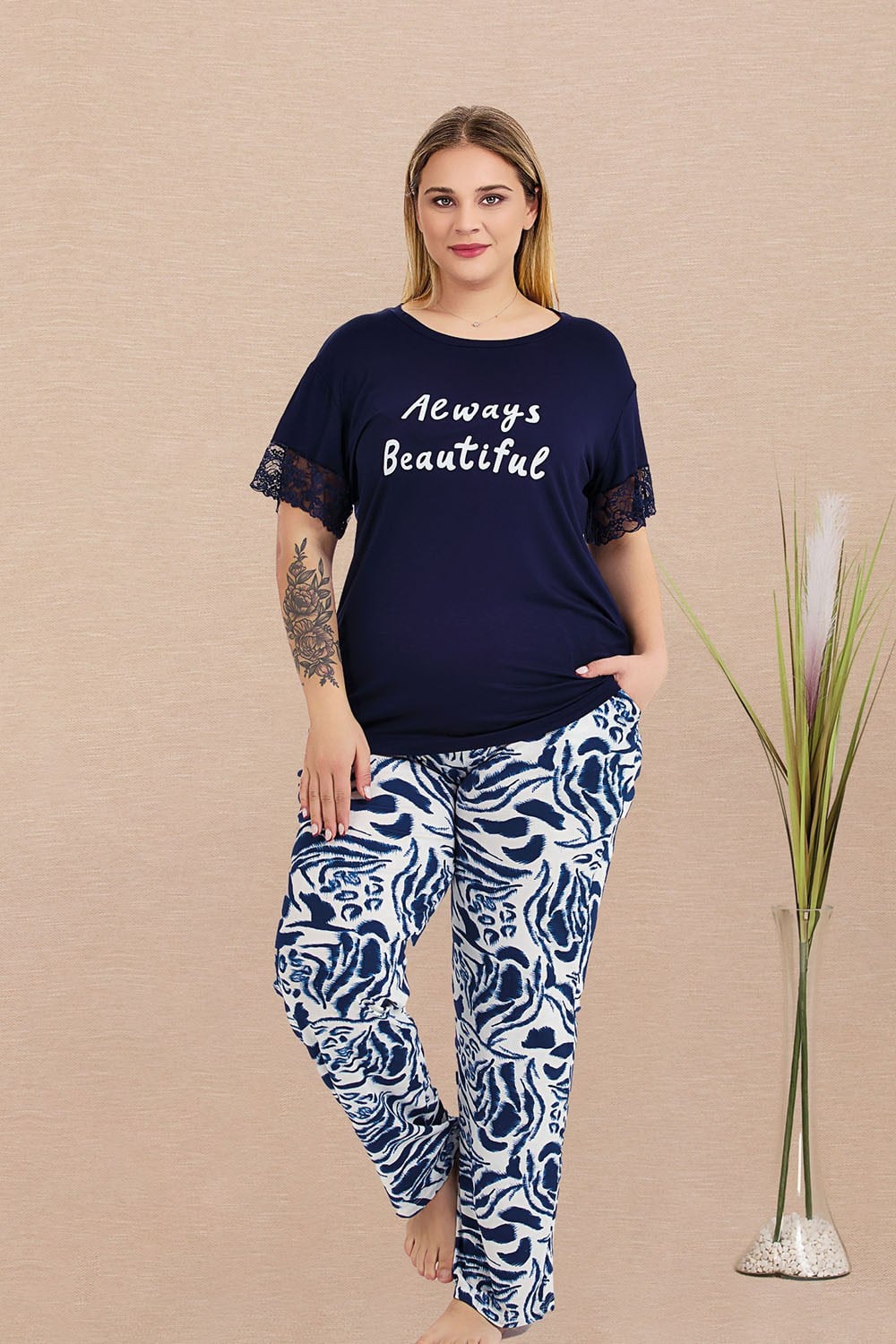 Kolları Dantelli Lacivert Büyük Beden Pijama Takımı