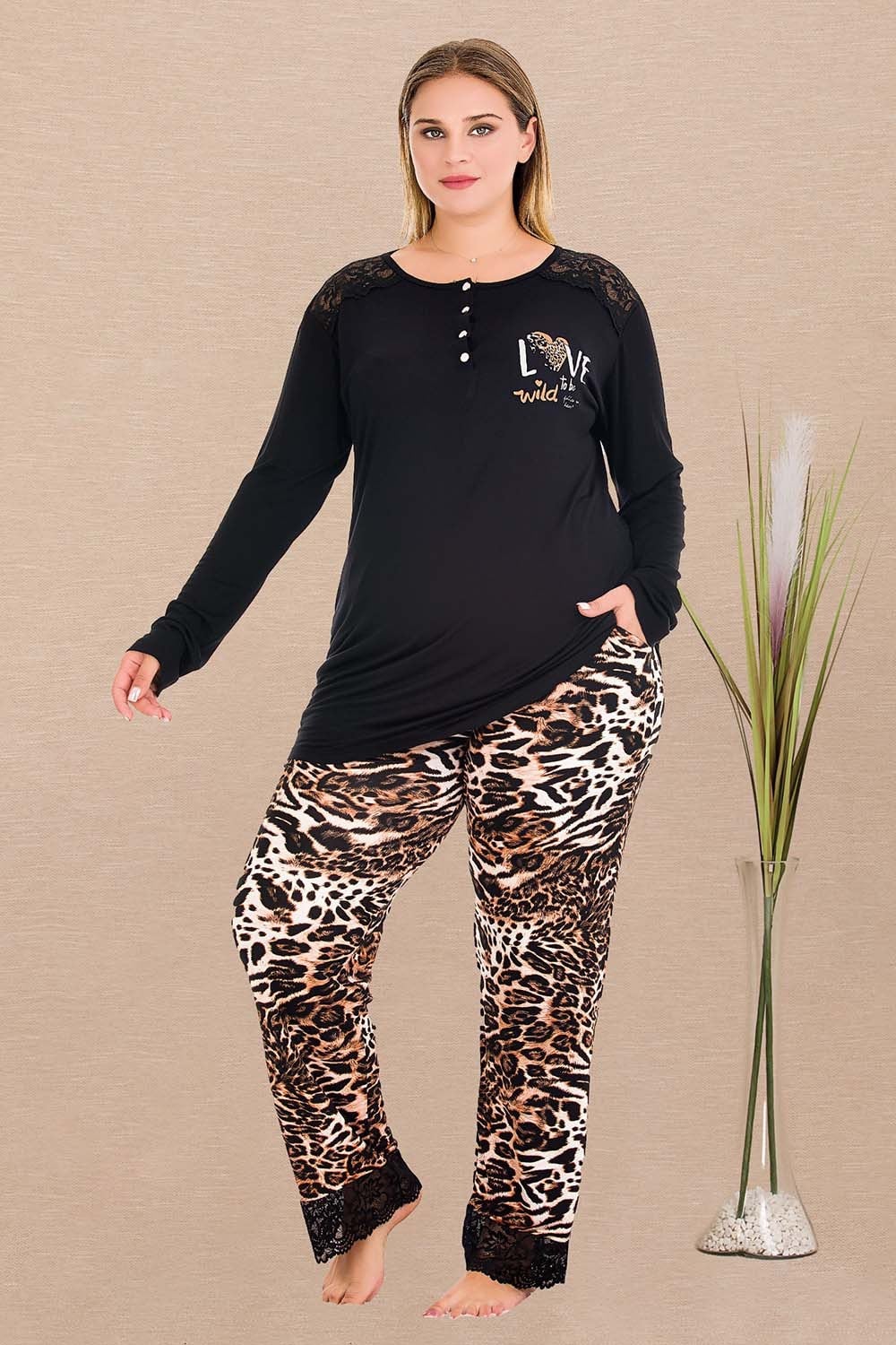 Paçası Dantelli Leoparlı Büyük Beden Pijama Takımı