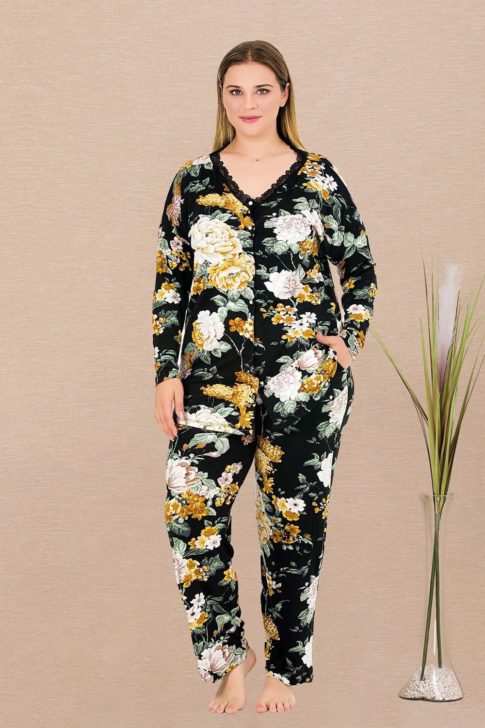 Uzun Kollu Düğmeli Çiçekli Büyük Beden Pijama Takımı