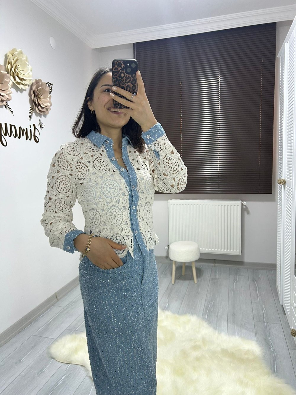 dantel detaylı pullu bluz